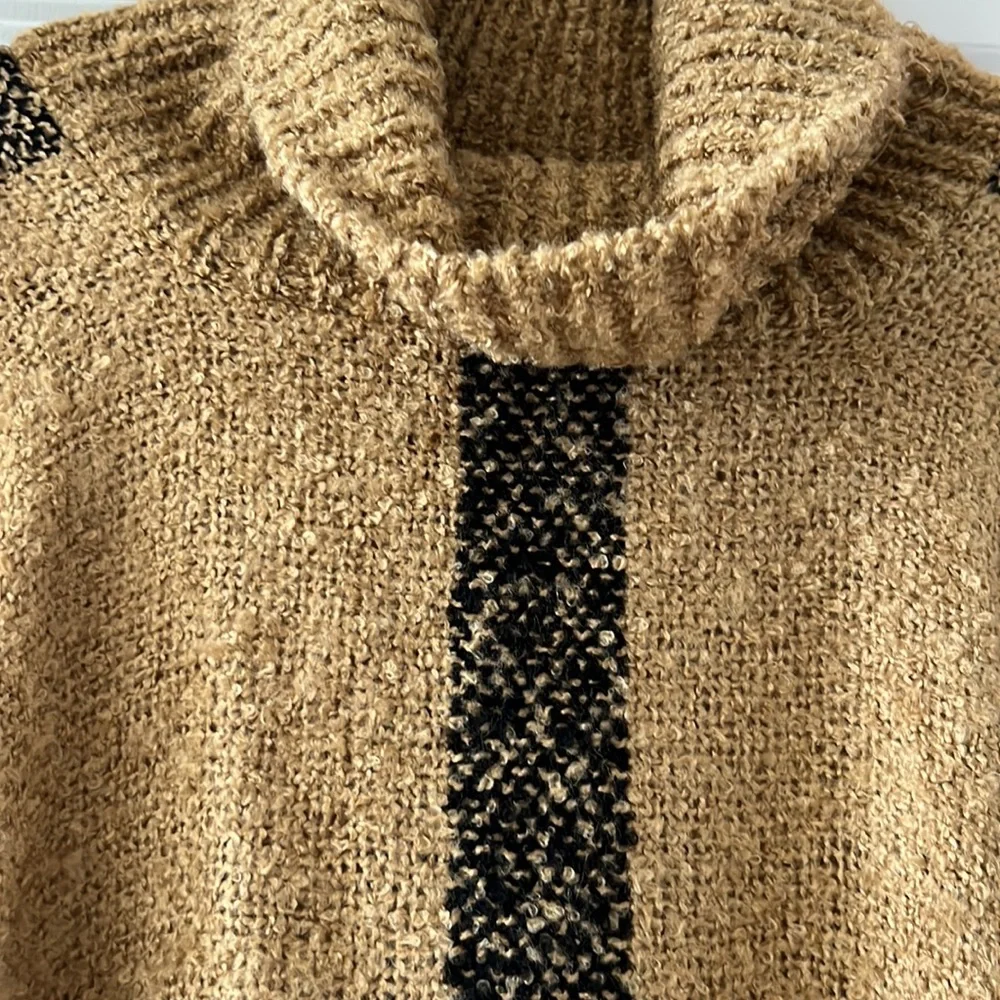 Poncho - Picture 2 of 4